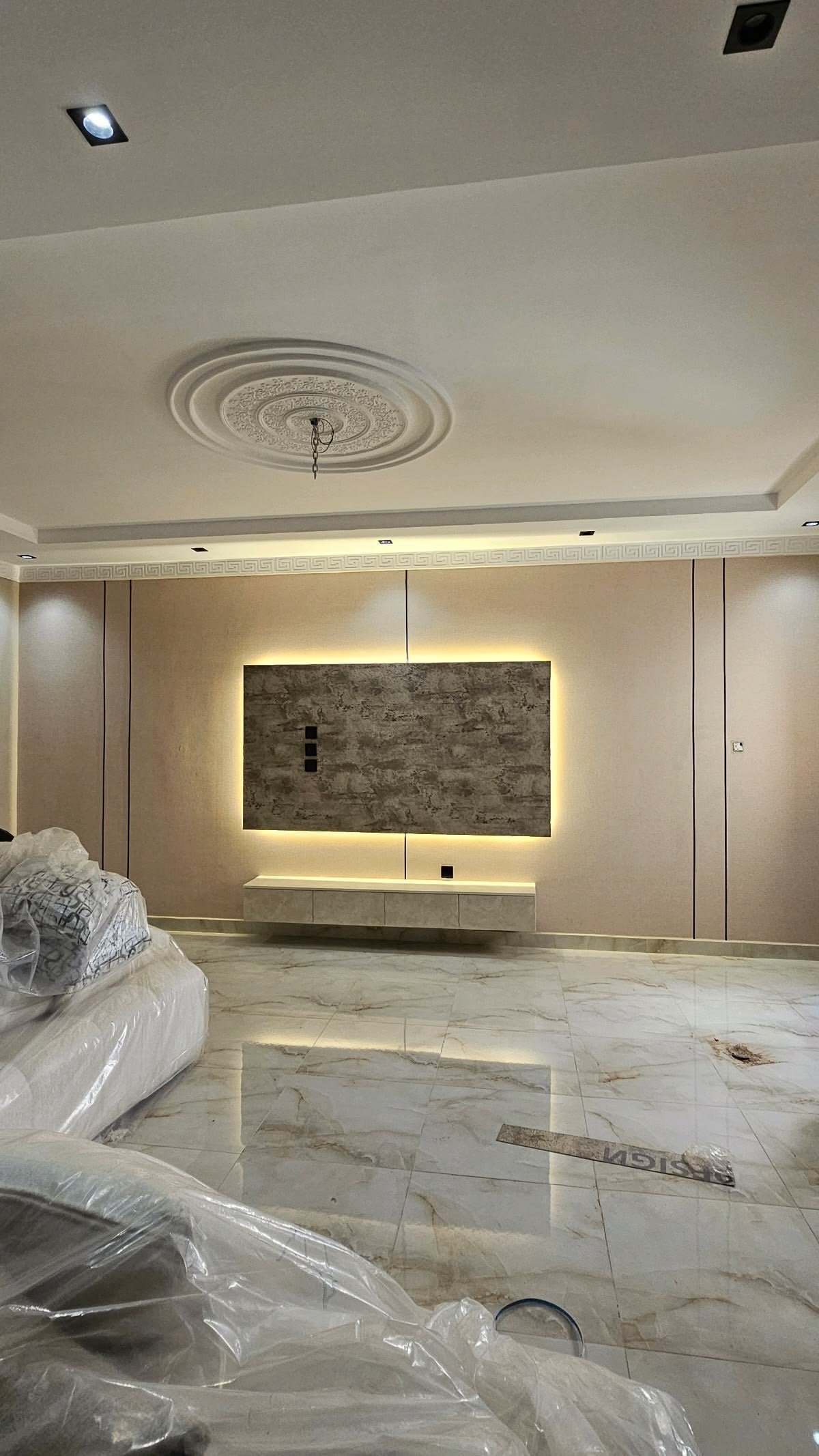 أصبح جدار التلفزيون من العناصر الأساسية في تصميم الصالات والمجالس الحديثة، ويمكن تحويله إلى نقطة جمالية مميزة باستخدام بديل الخشب أو بديل…